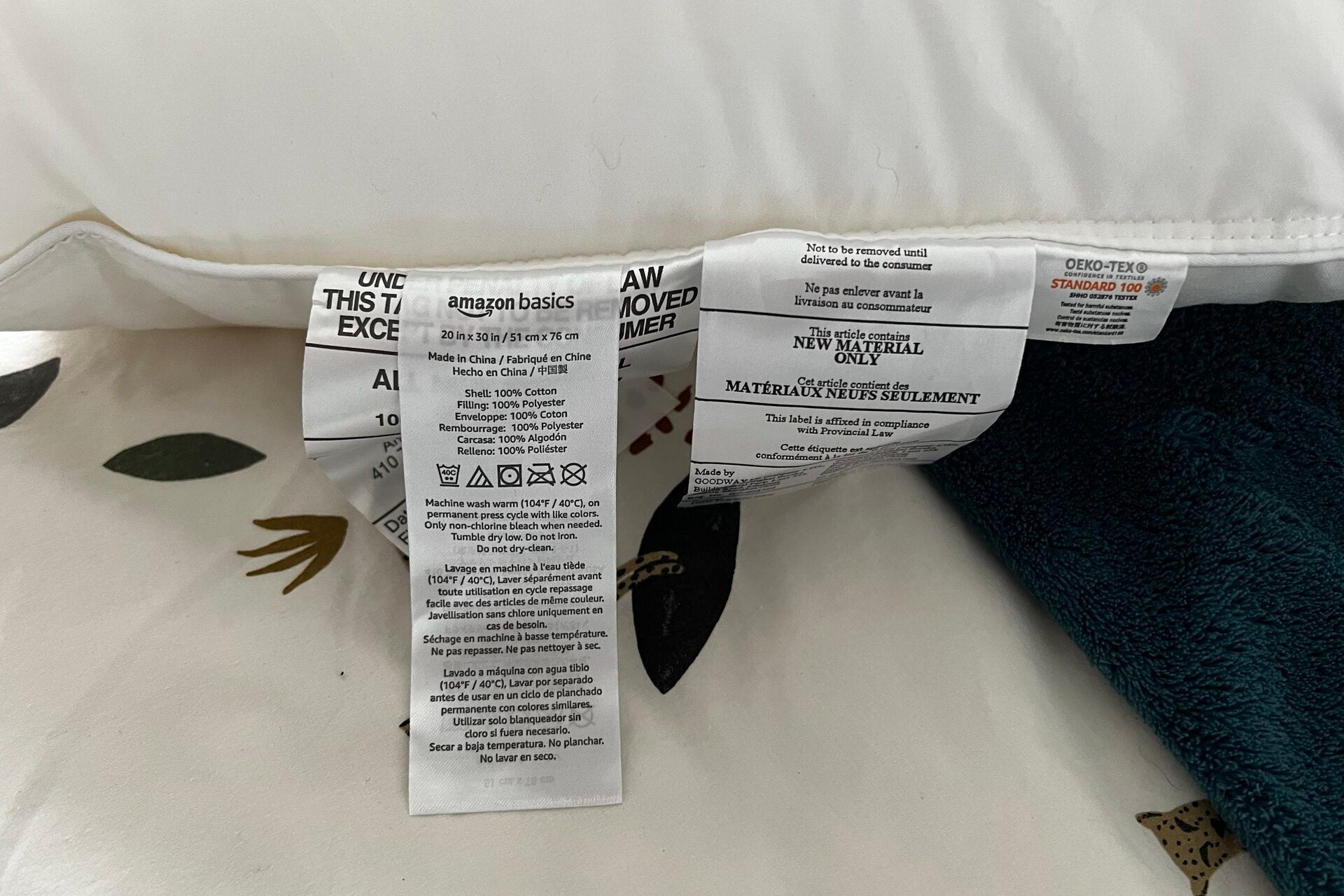 Instrucciones de cuidado de la almohada de plumón alternativo Deluxe de Amazon Basics