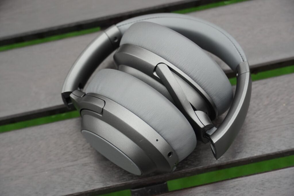 Monoprice BT-600ANC plegado