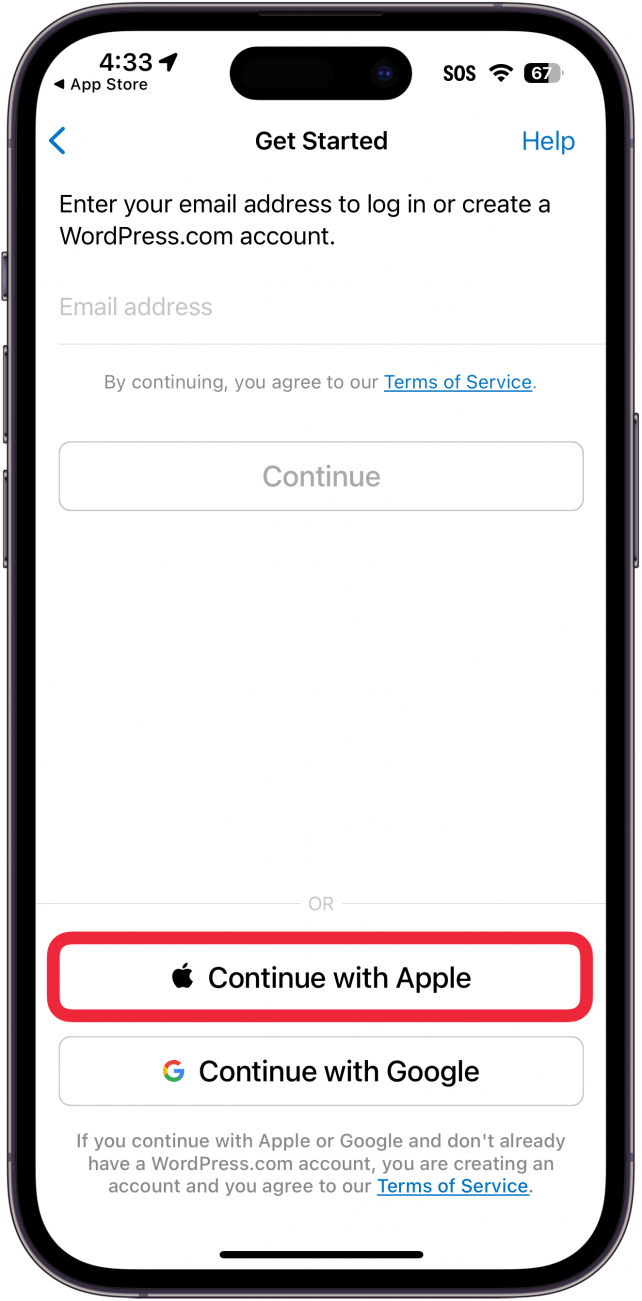 Aplicación de WordPress para iPhone con un cuadro rojo alrededor del botón Continuar con Apple