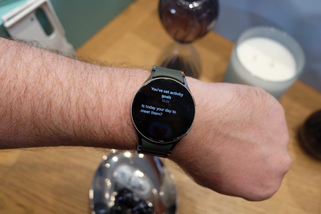 Samsung Galaxy Watch 7 en la muñeca