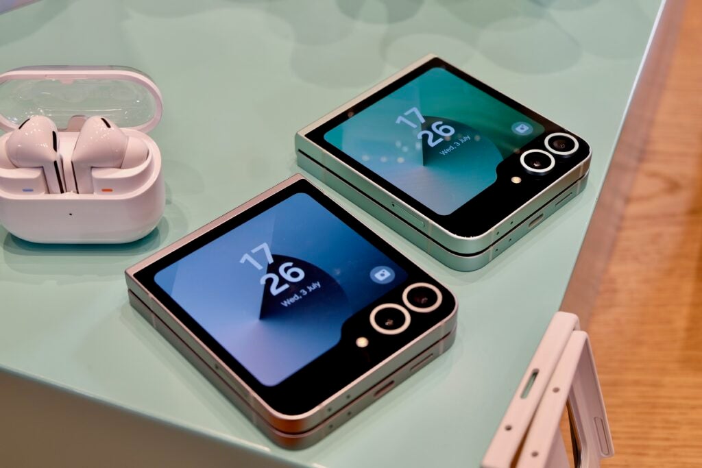 Samsung Galaxy Z Flip 6 Pantalla de cubierta Dos colores