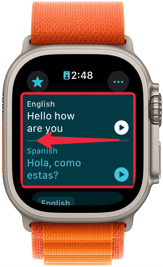 Aplicación de traducción de Apple Watch con un cuadro rojo alrededor de una frase traducida del inglés al español con una flecha roja que apunta hacia la izquierda, lo que indica al usuario que debe deslizar el dedo hacia la izquierda