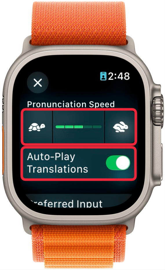 Configuración de la aplicación de traducción de Apple Watch con cuadros rojos alrededor de la velocidad y la reproducción automática