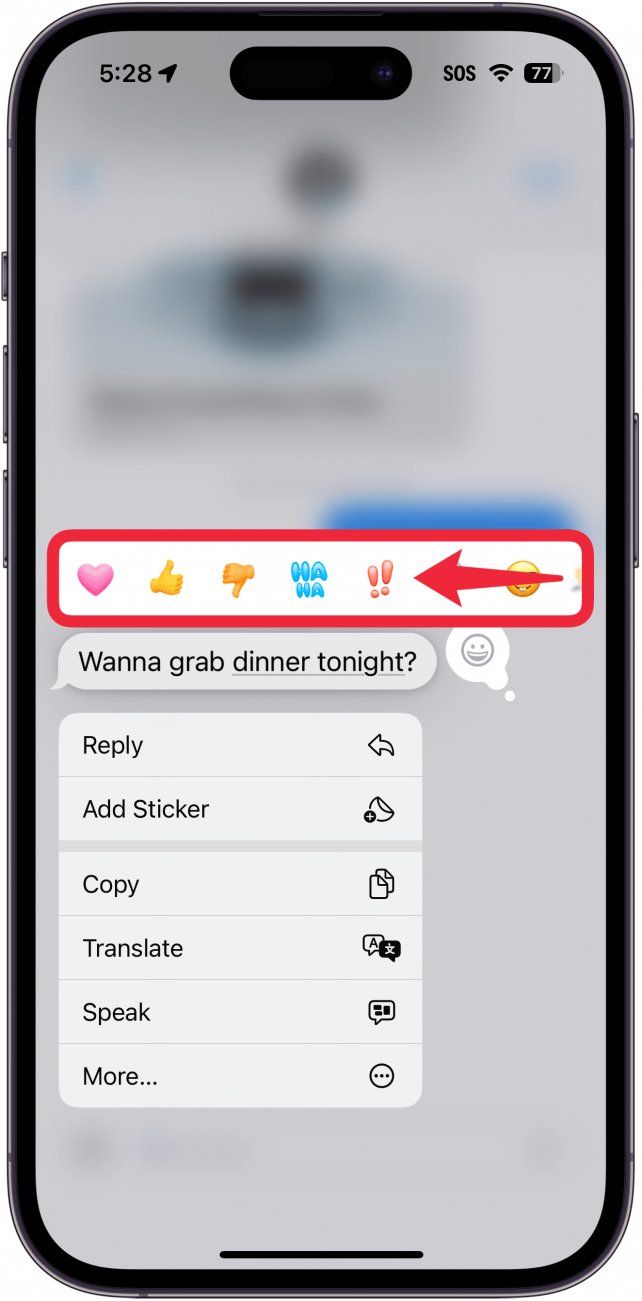 La aplicación de mensajes de iPhone muestra el menú de mensajes con un cuadro rojo alrededor de las opciones de retroceso