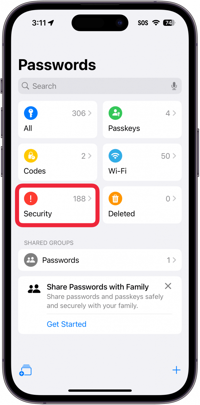 Aplicación de contraseñas para iPhone con un cuadro rojo alrededor de la seguridad