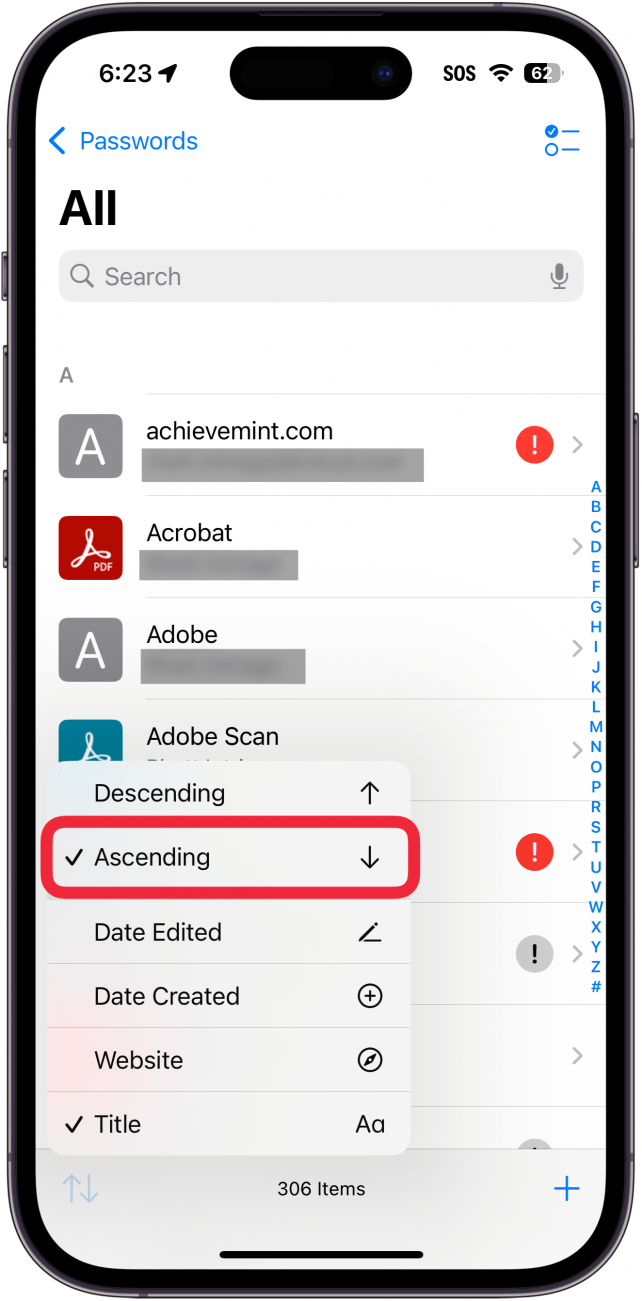 Aplicación de contraseñas para iPhone: menú de todas las contraseñas que muestra opciones de clasificación con un cuadro rojo alrededor de la orden ascendente