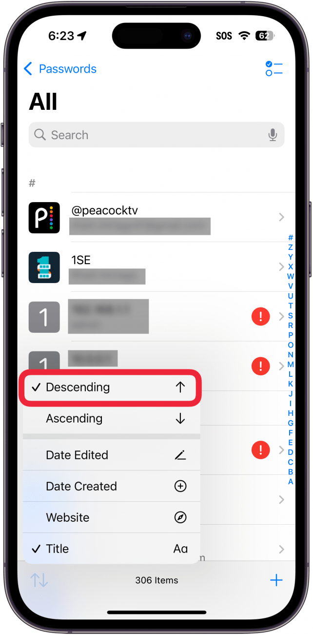 Aplicación de contraseñas para iPhone: menú de todas las contraseñas que muestra opciones de clasificación con un cuadro rojo alrededor en orden descendente