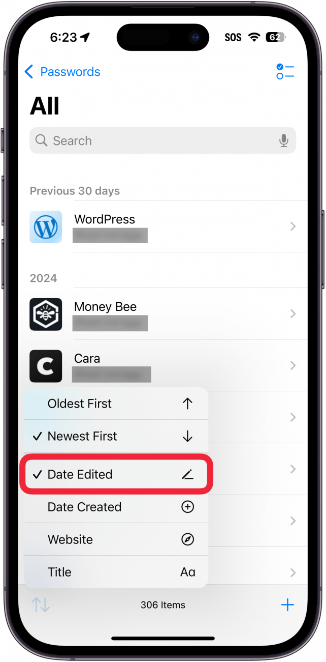 Aplicación de contraseñas para iPhone: menú de todas las contraseñas que muestra opciones de clasificación con un cuadro rojo alrededor de la fecha de edición