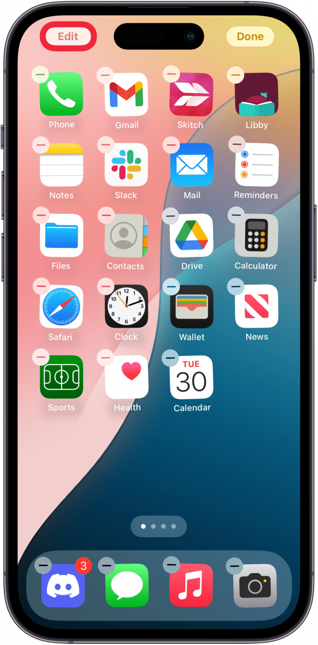 Modo de edición de la pantalla de inicio del iPhone con un cuadro rojo alrededor del botón de edición