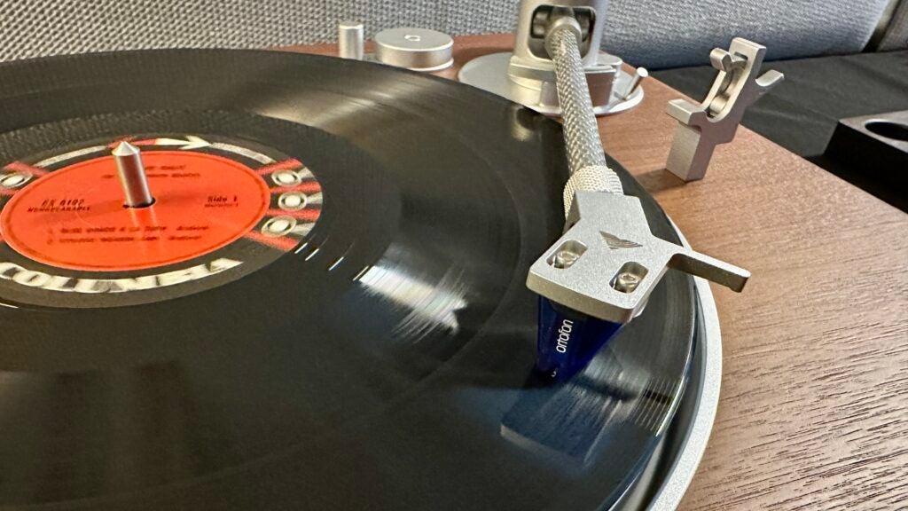 Victrola Stream Sapphire tocando discos v2