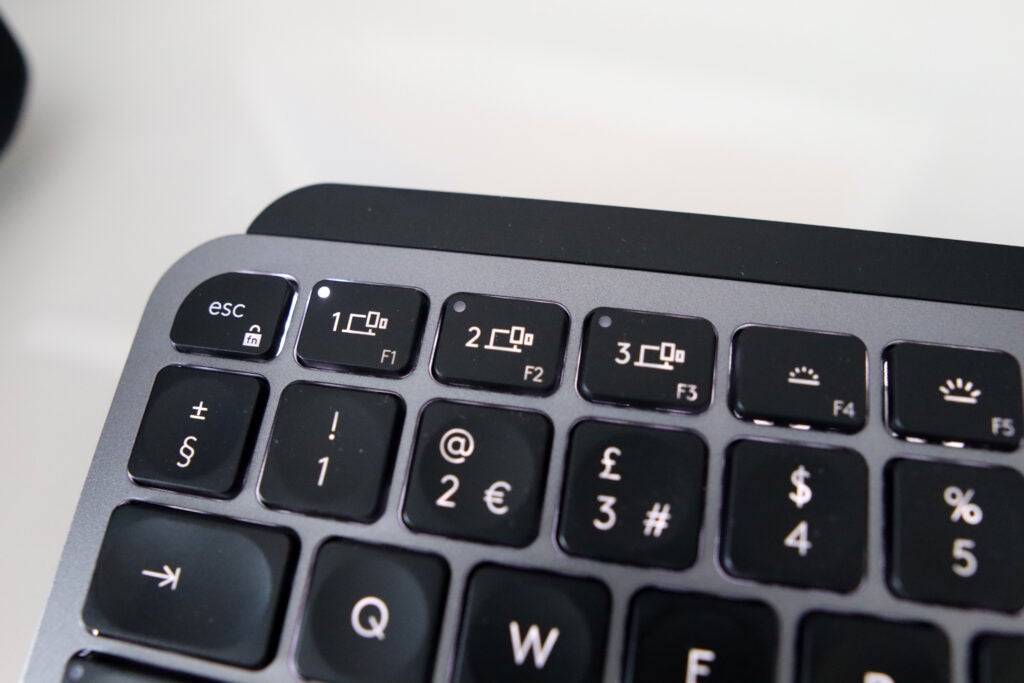 Teclas de emparejamiento: Logitech MX Keys Mini para Mac