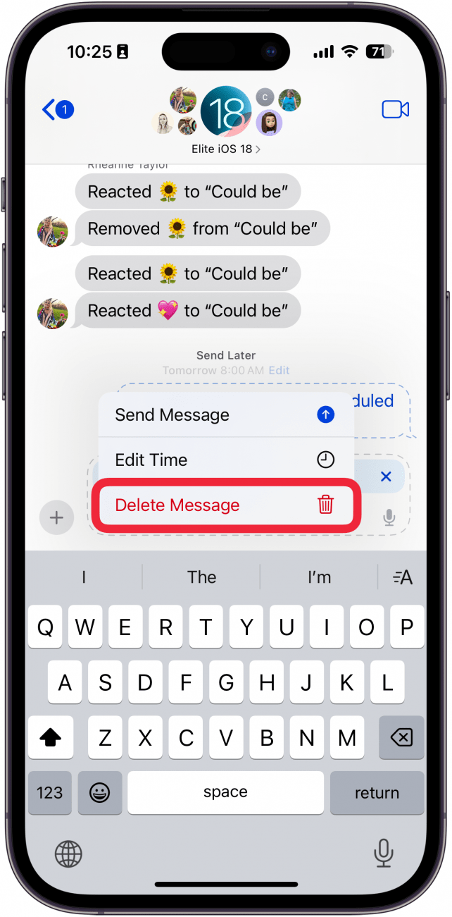 La conversación de la aplicación de mensajes de iPhone muestra un mensaje en un contorno de burbuja discontinua, lo que indica que se enviará en una fecha posterior. Se ha abierto un menú desde el botón de edición con un recuadro rojo alrededor del mensaje de eliminación