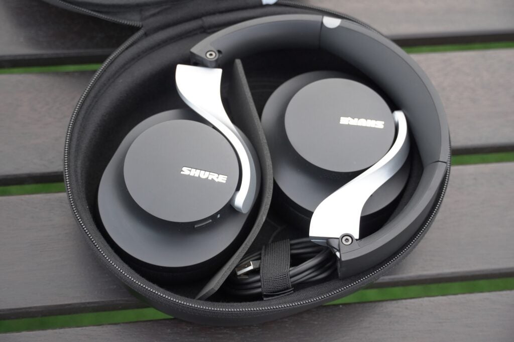 Shure AONIC 40 en estuche