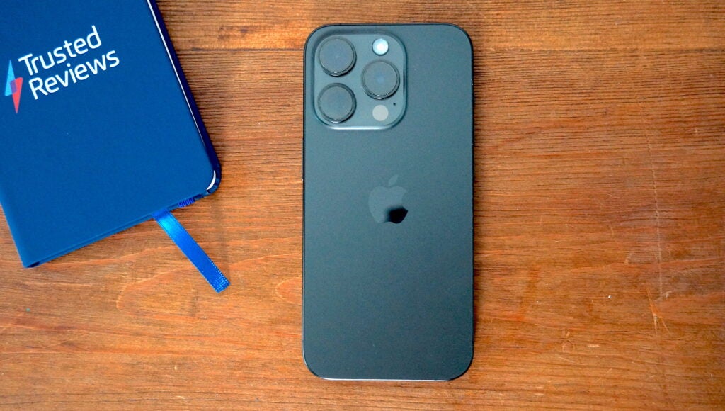 iPhone 15 Pro sobre una mesa