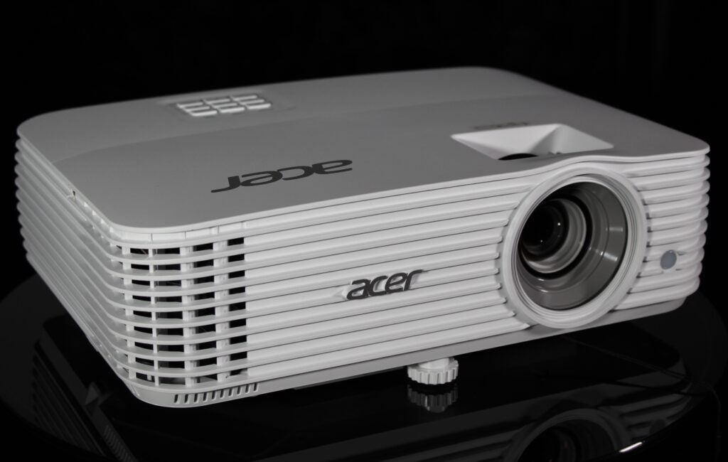 Acer H6815BD Izquierda