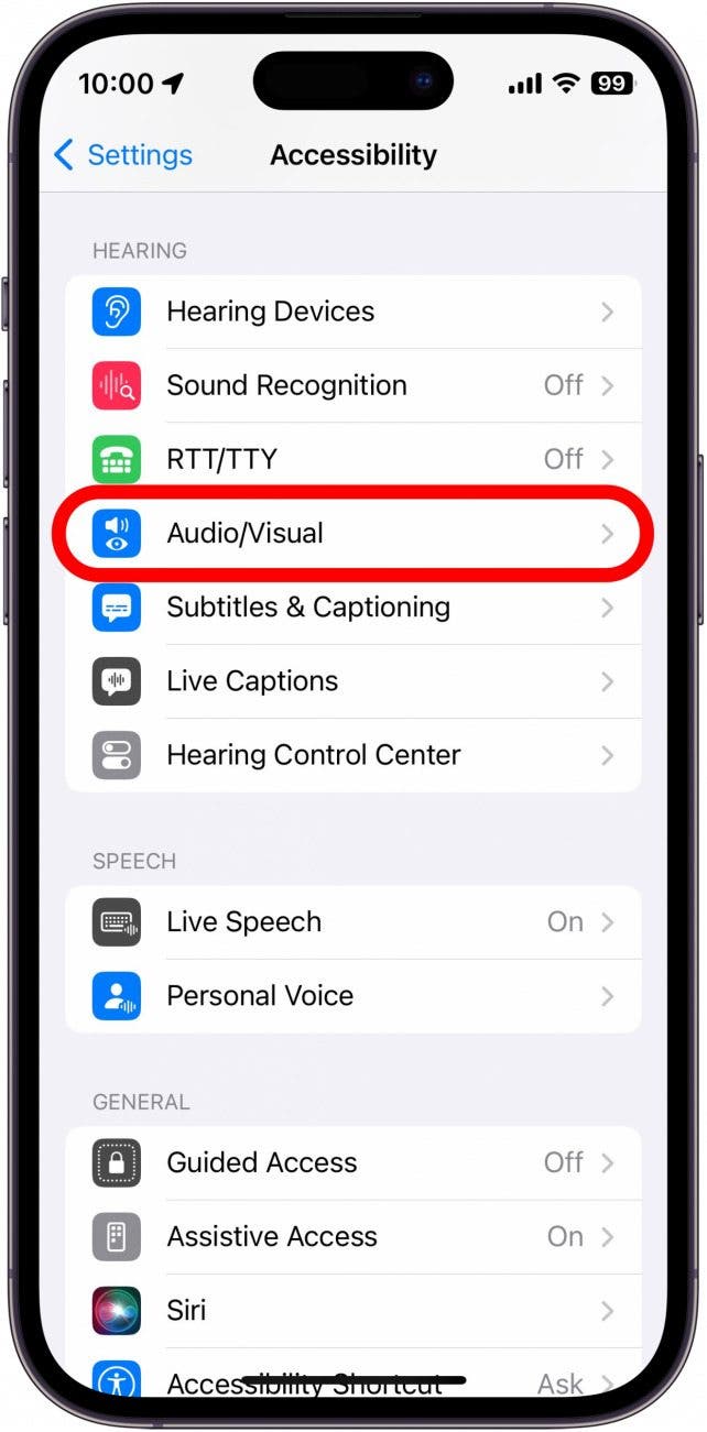Configuración de accesibilidad del iPhone con audio/video marcado en rojo