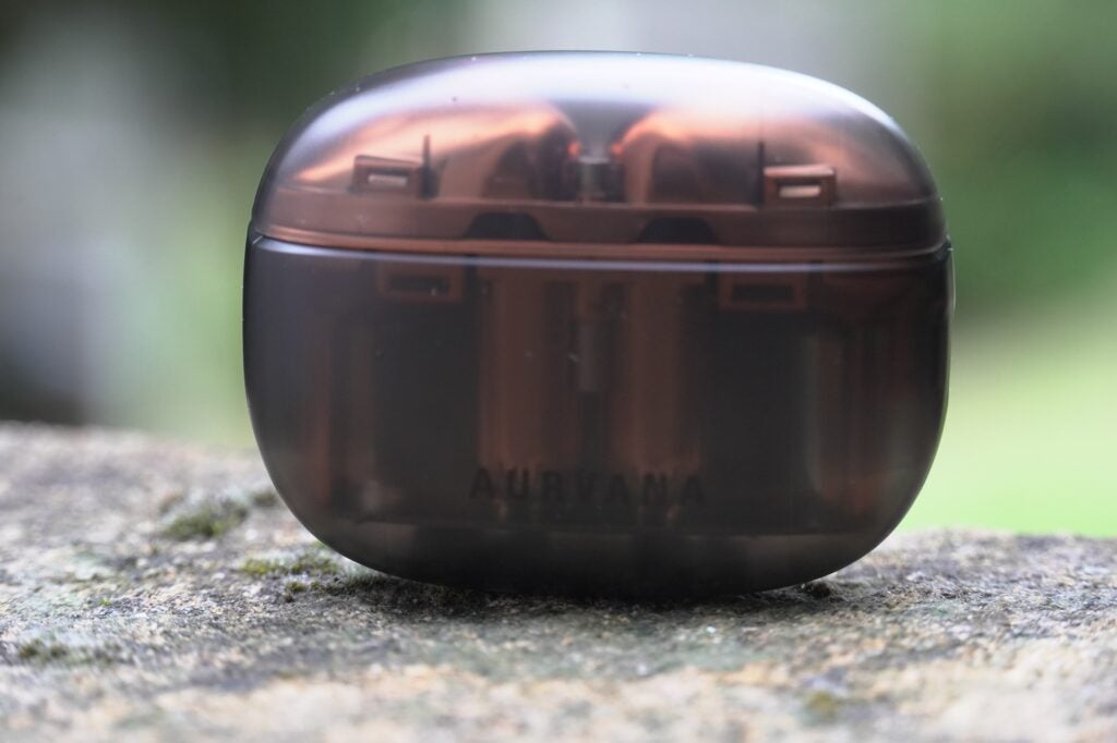 Estuche de carga Creative Aurvana Ace 2