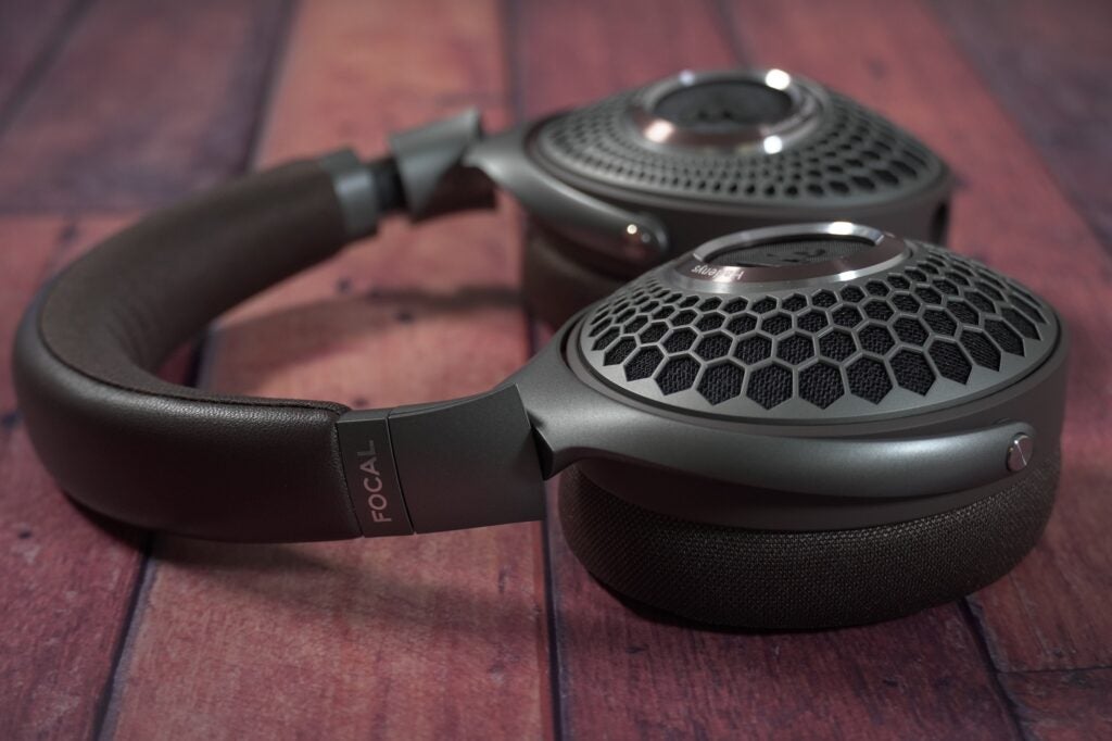 Focal Hadenys acostado