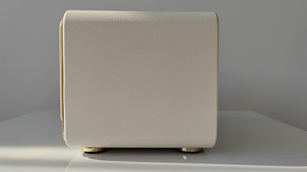 Diseño lateral Edifier D32