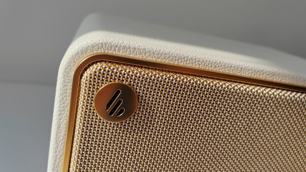 Diseño Edifier D32.