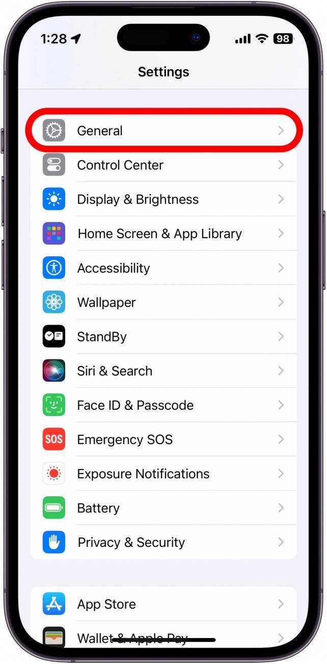 Configuración del iPhone con la opción general encerrada en un círculo rojo.