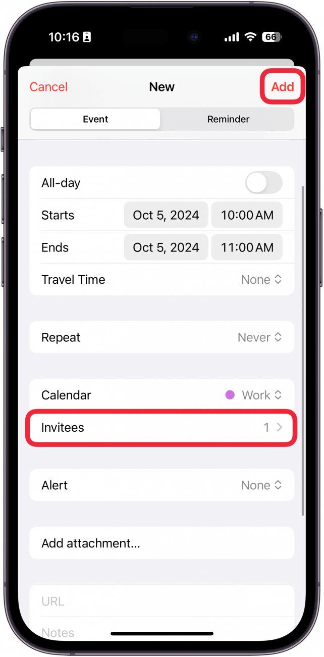 La aplicación de calendario para iPhone crea una nueva pantalla de evento con un cuadro rojo alrededor del botón de invitado y el botón de agregar.