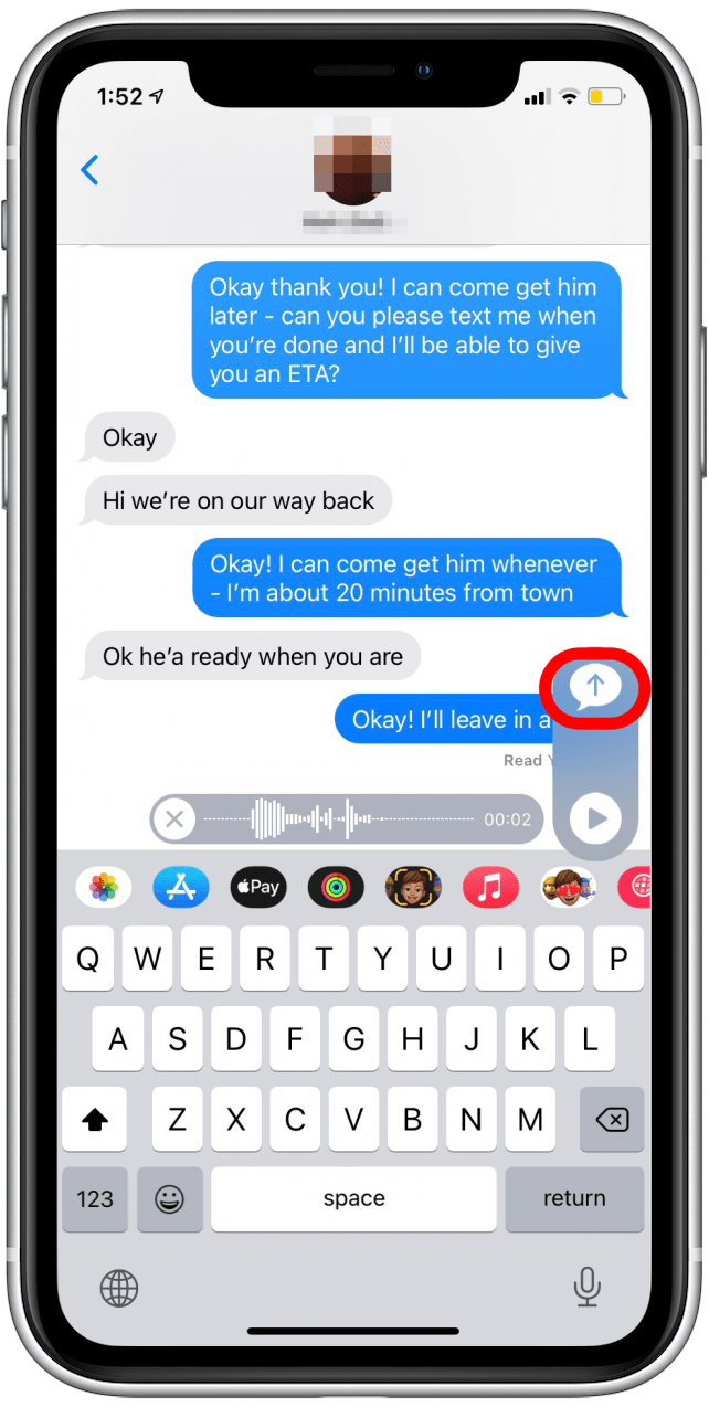 Toque la flecha hacia arriba para enviar el mensaje de audio en iPhone