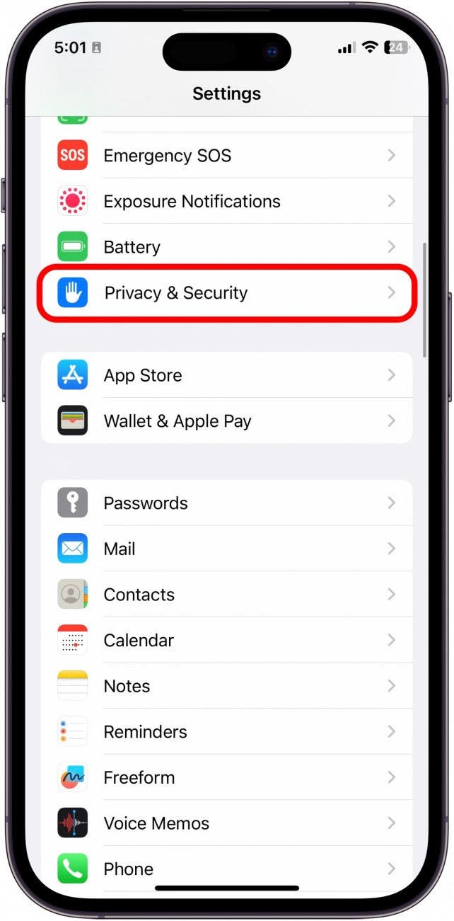 Ahora, regrese a Configuración y vuelva a abrir Privacidad y seguridad.