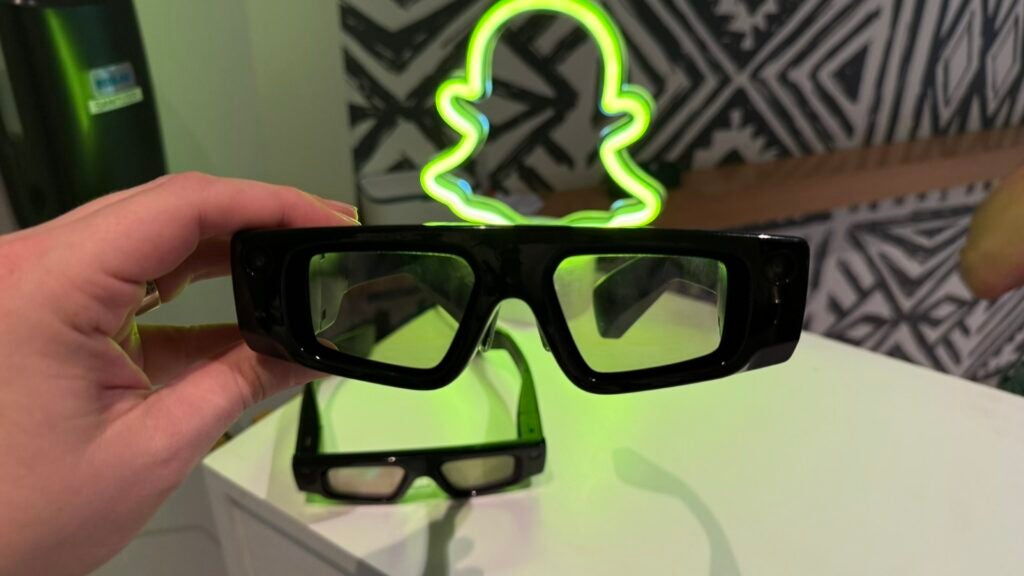Gafas Snap en la mano