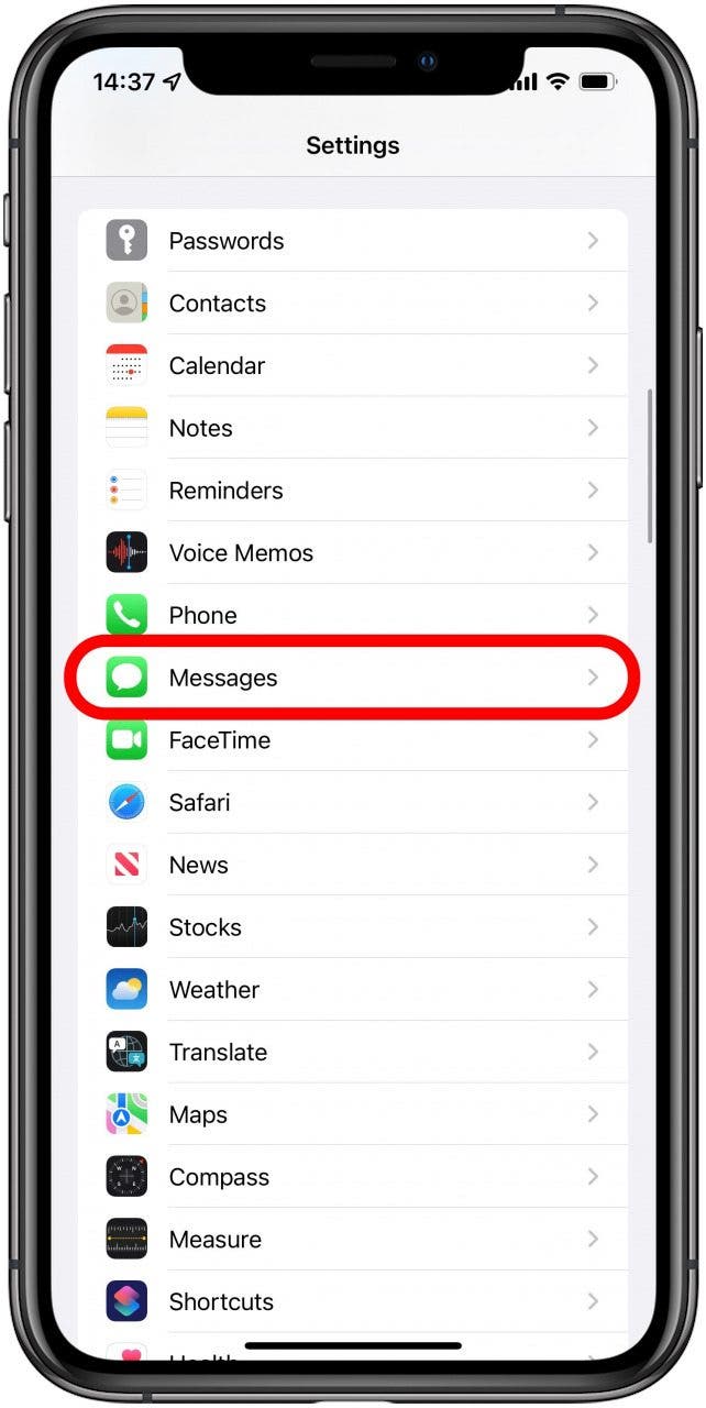 Desplácese hacia abajo y toque Mensajes: esperando la activación del iPhone