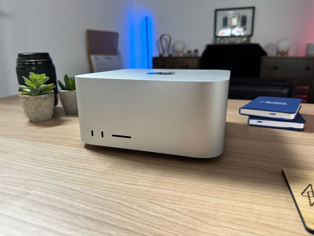frente del Mac Studio 2023