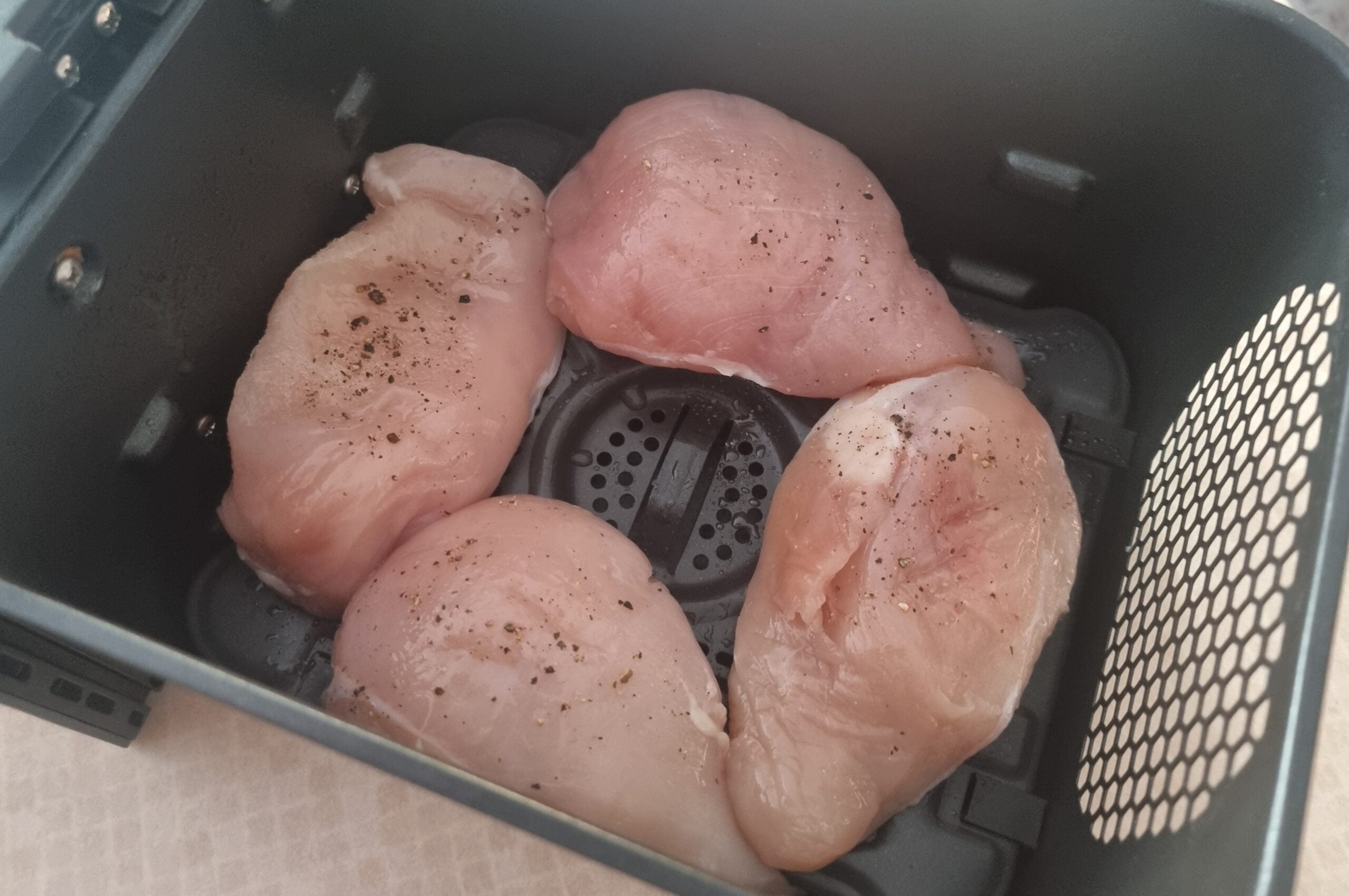 Como cocinar pollo facilmente en una freidora
