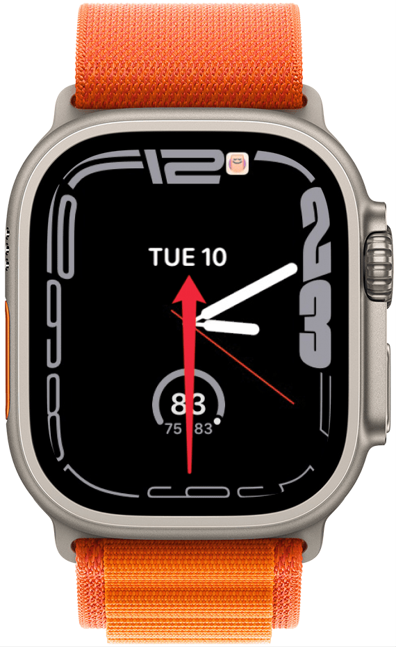 esfera del Apple Watch con una flecha roja apuntando hacia arriba, indicando que se debe deslizar hacia arriba