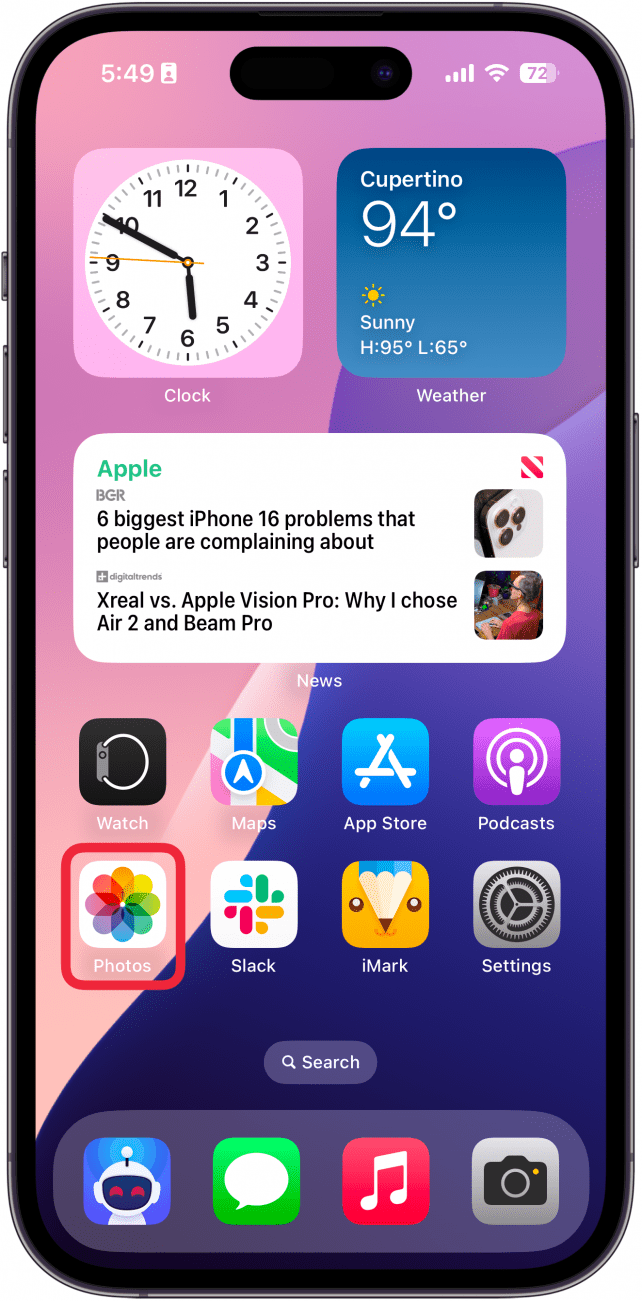 Pantalla de inicio del iPhone con un cuadro rojo alrededor de la aplicación de fotos.
