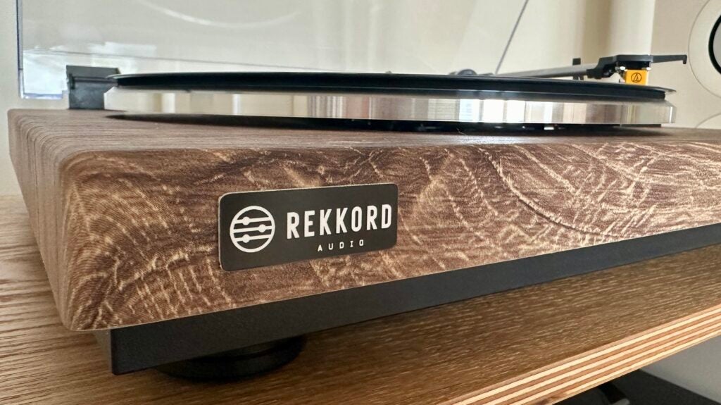 Zócalo Rekkord Audio F300