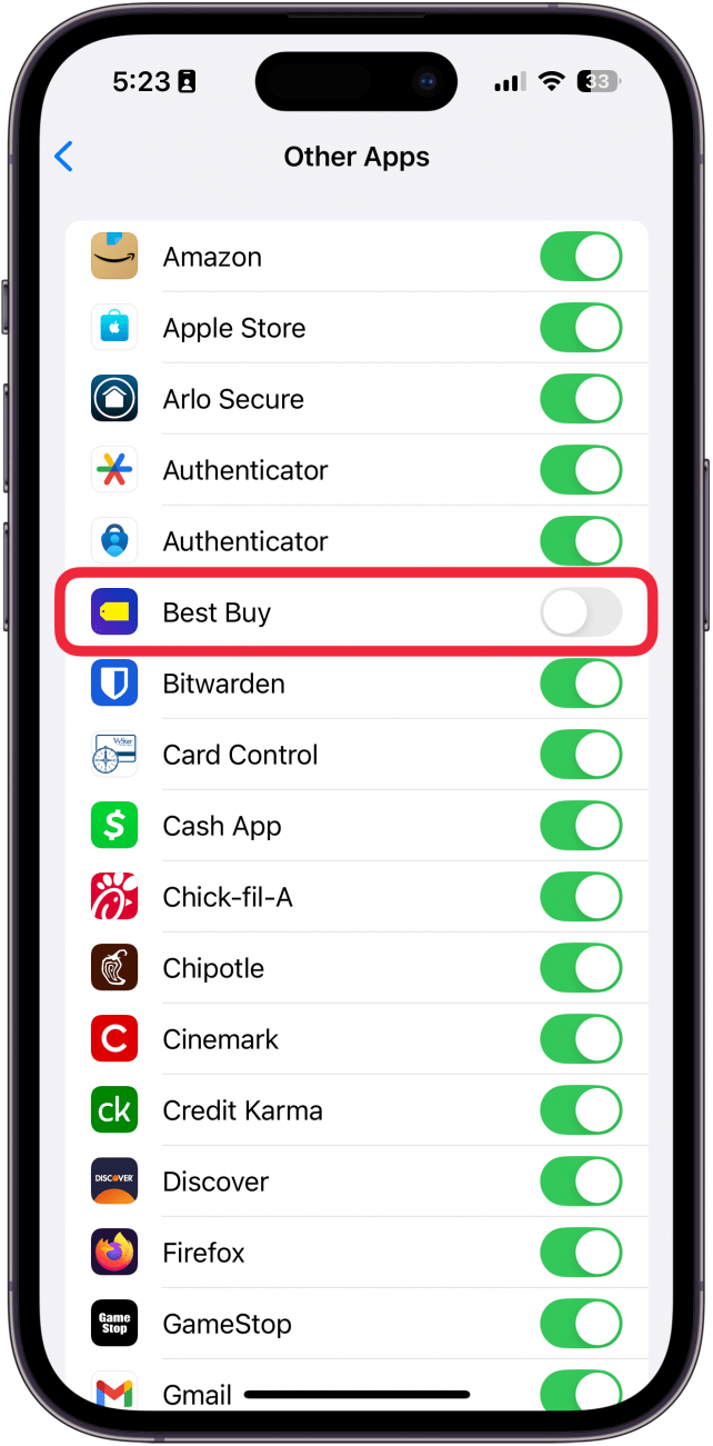 ID de cara del iPhone para la configuración de aplicaciones que muestra una lista de aplicaciones con un cuadro rojo alrededor de una aplicación con un interruptor gris al lado