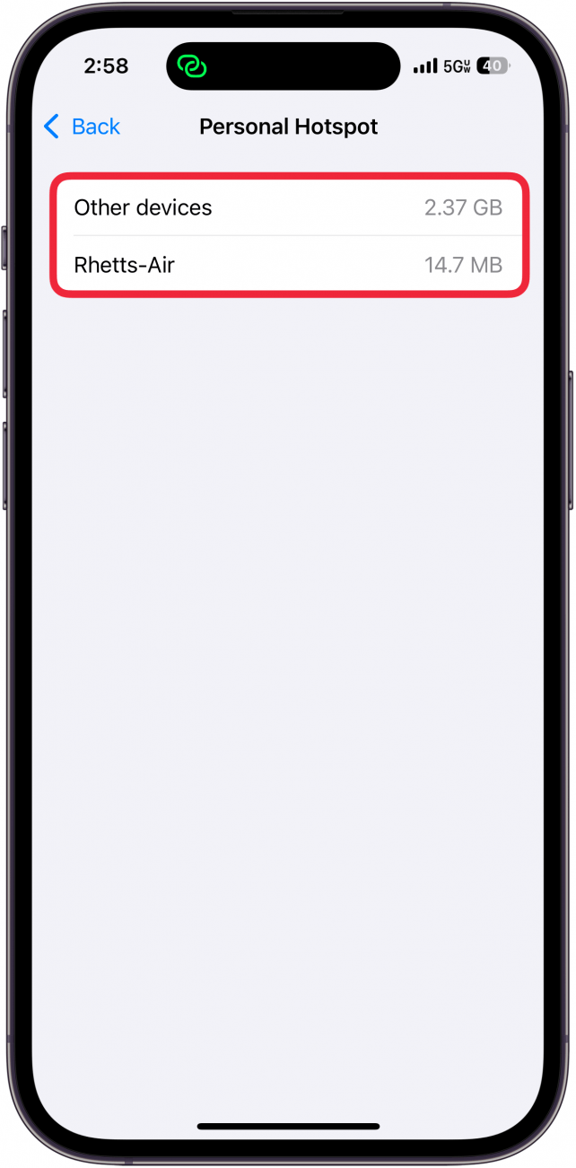 Pantalla de uso de datos móviles del punto de acceso personal del iPhone que muestra una lista de dispositivos que se han conectado al punto de acceso