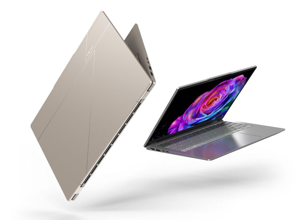 Acer Swift Go 2025 desde dos ángulos
