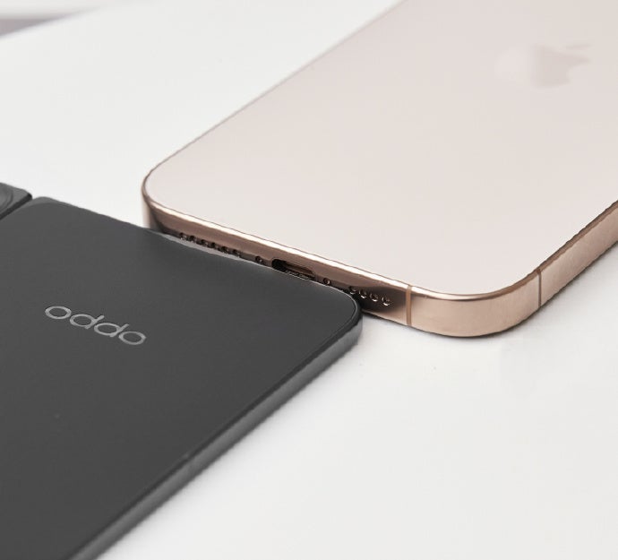 Oppo Find N5 junto al iPhone 16 pro