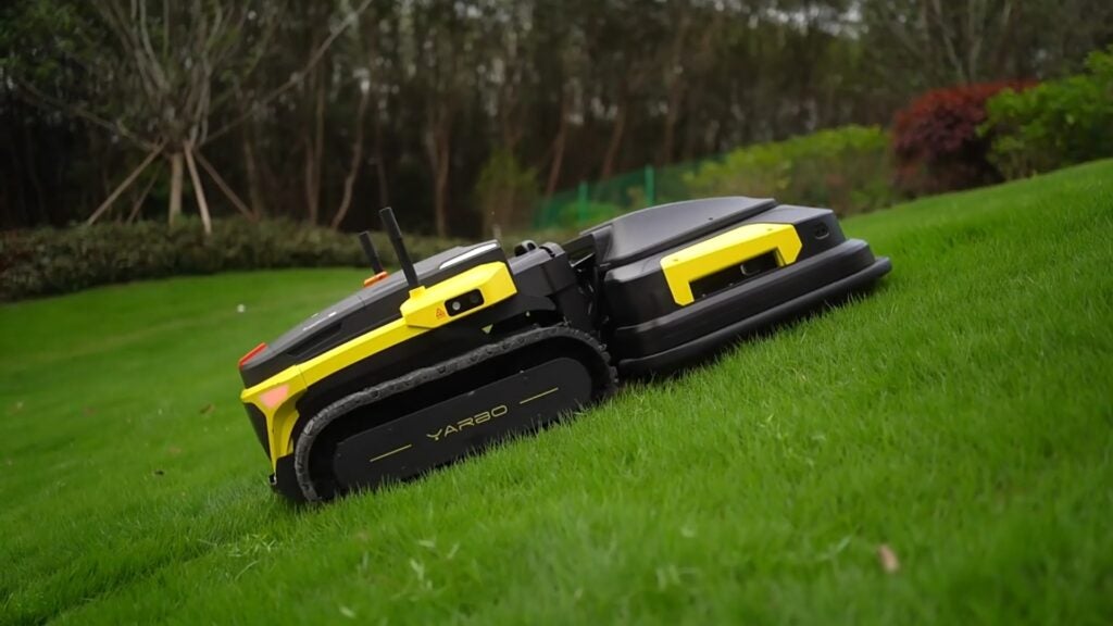 Accesorio para cortacésped Yarbo en subida