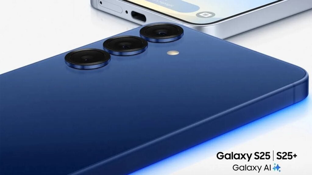 Primer plano de prensa filtrado del Samsung Galaxy S25