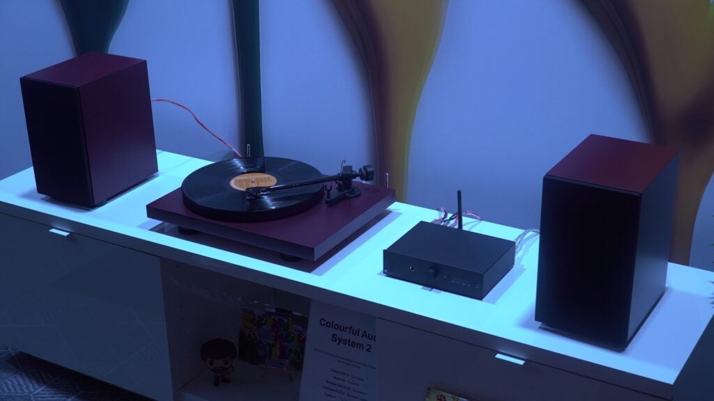 Sistema de audio colorido de Proyect 2 Bristol Hi-Fi Show 2025