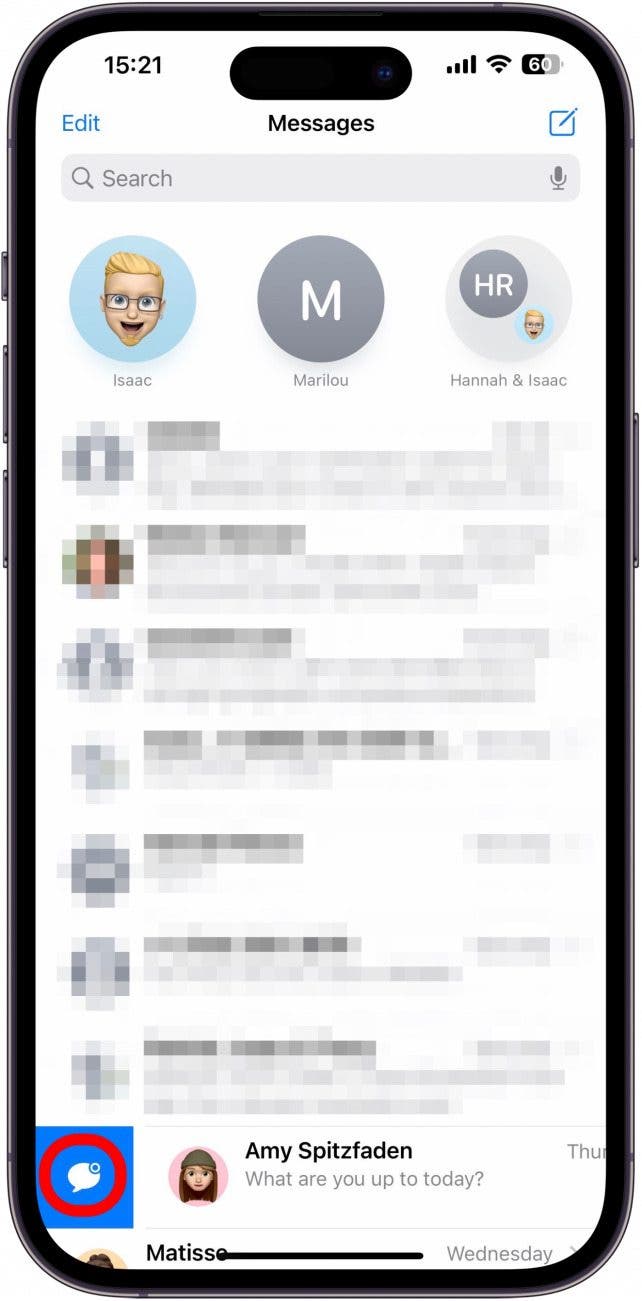 Toque el icono de mensajes con una insignia de notificación.