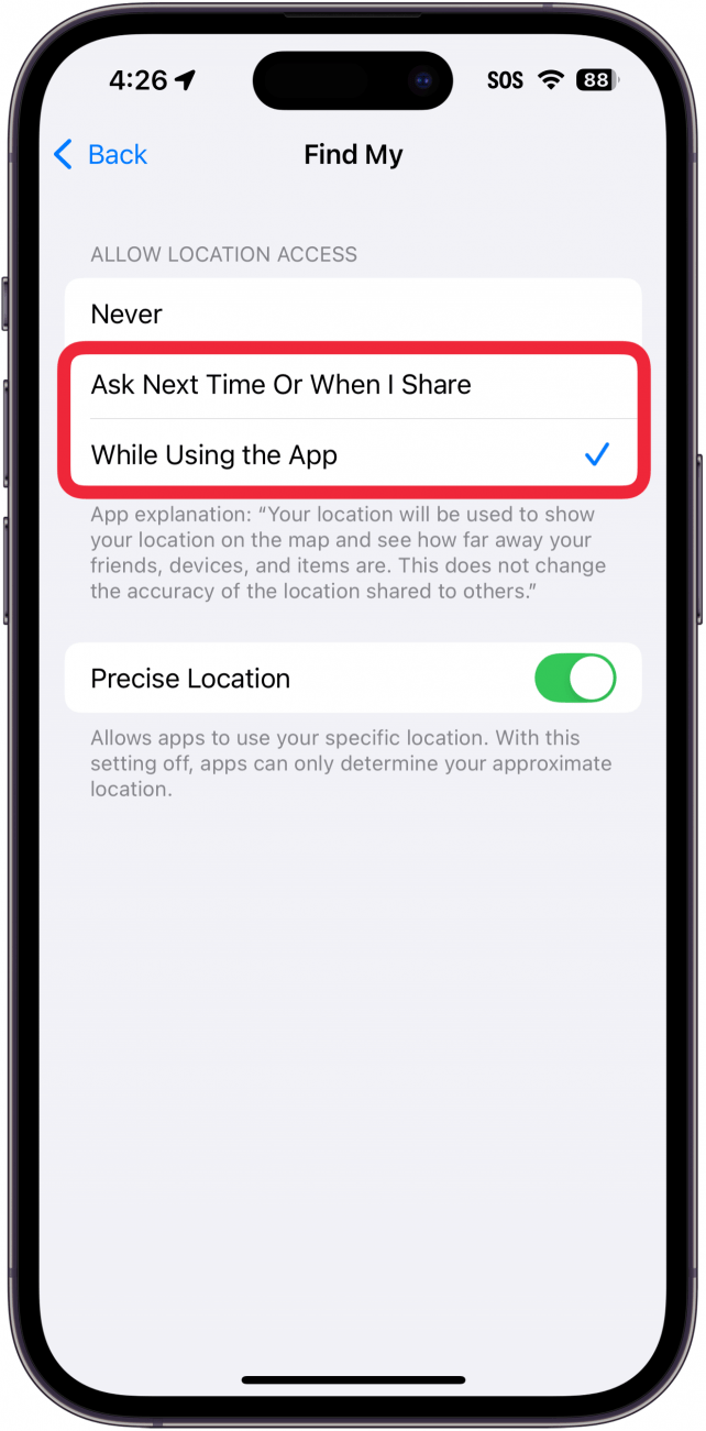 iPhone Encuentre la configuración de mis servicios de ubicación con una caja roja en torno a las opciones para "Pregunte la próxima vez o cuando comparta" y "mientras usa la aplicación"