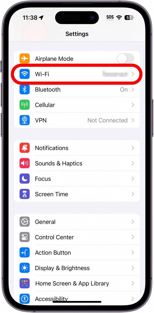 Aplicación de configuración de iPhone con Wi-Fi rodeado de rojo