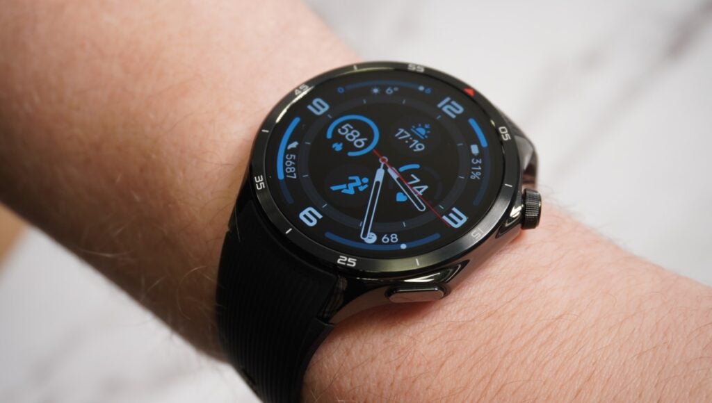 OnePlus Watch 3 en la muñeca