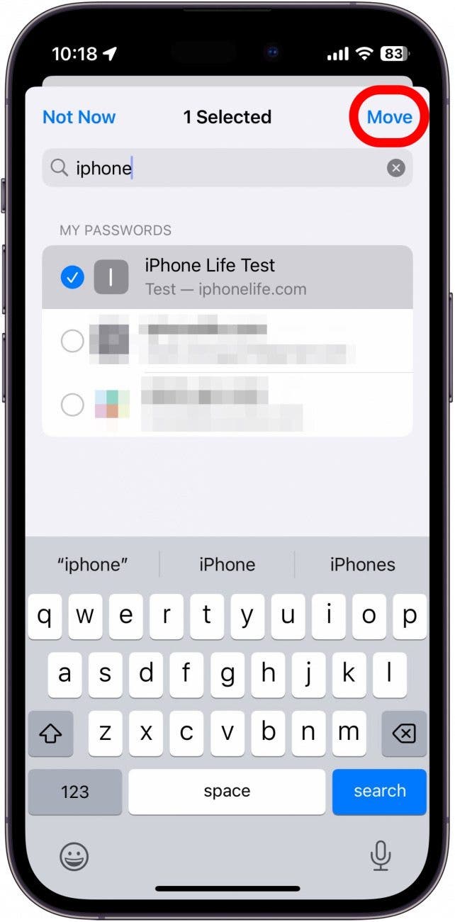 iPhone Crear grupo de contraseñas compartidas con botón Move en rodajas en rojo