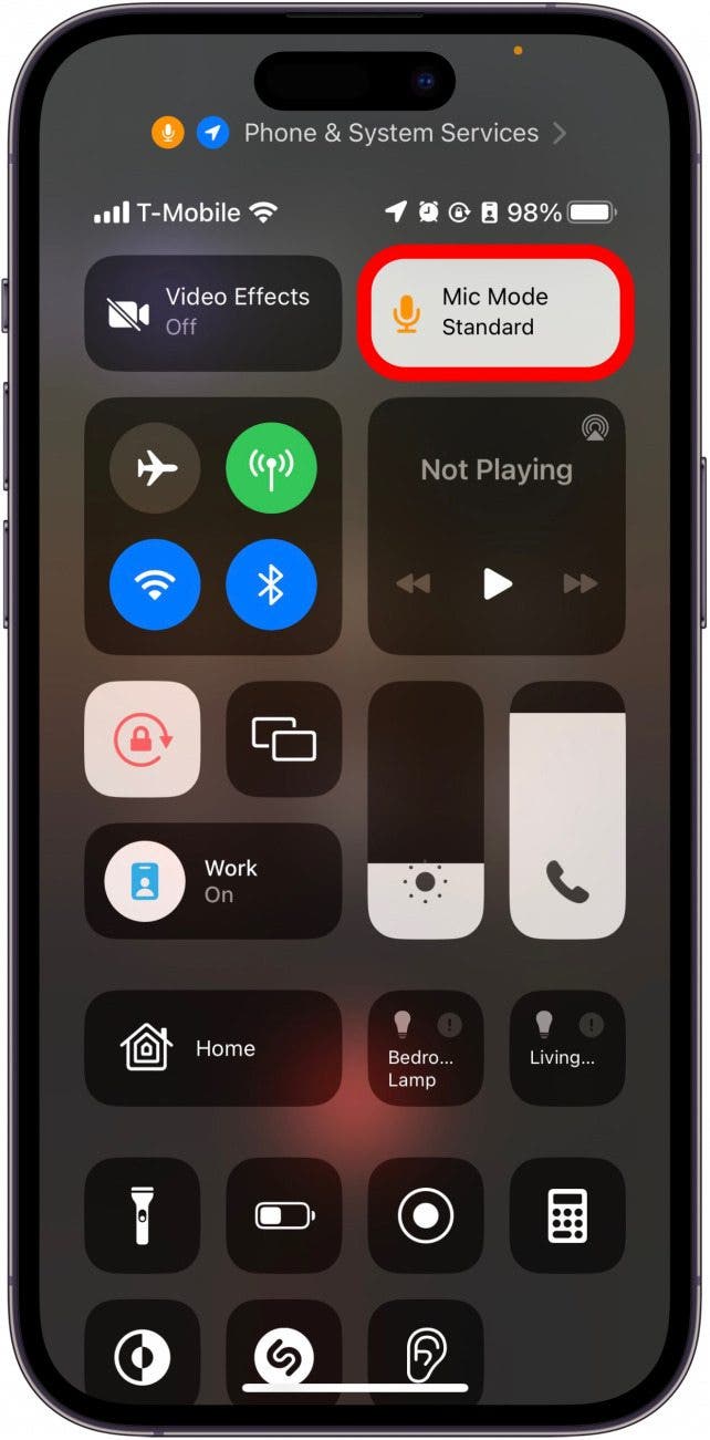 Toque el modo de micrófono para cambiar la configuración de micrófono de su iPhone.