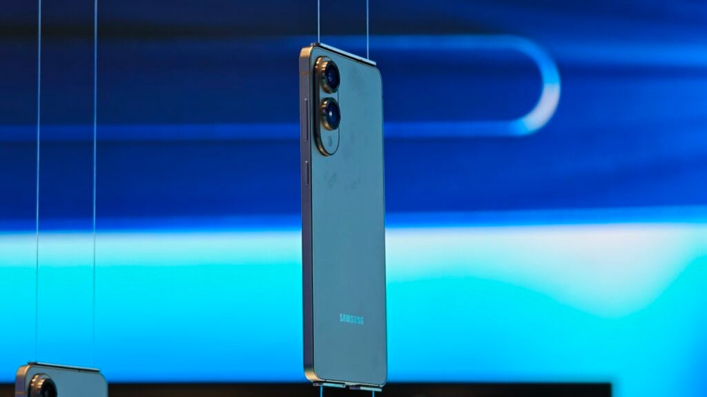 S25 Edge de su lado