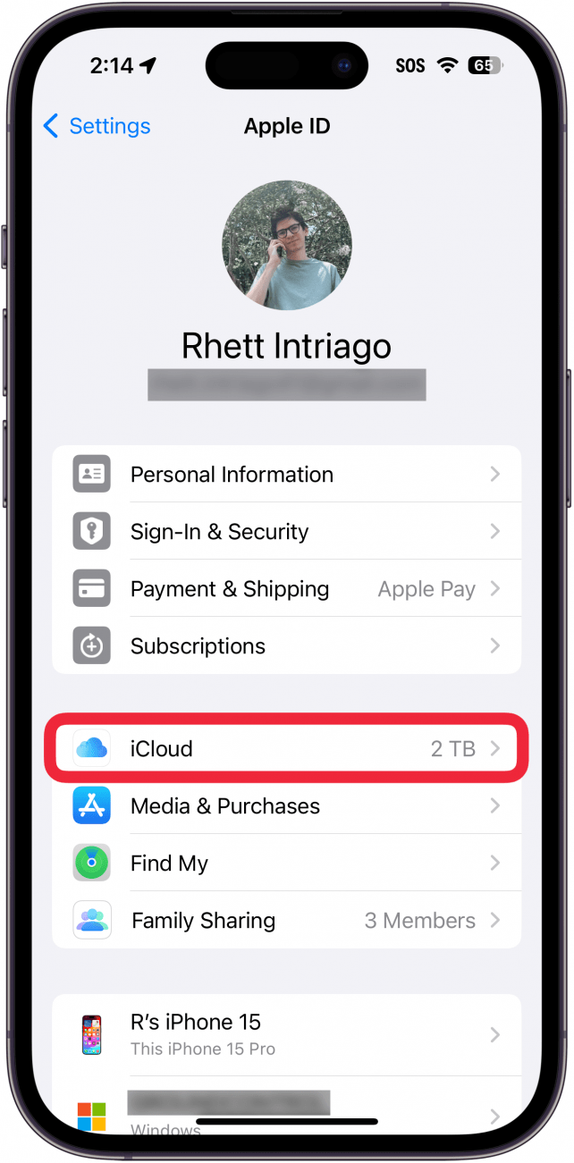 Configuración de ID de iPhone Apple con una caja roja alrededor de iCloud